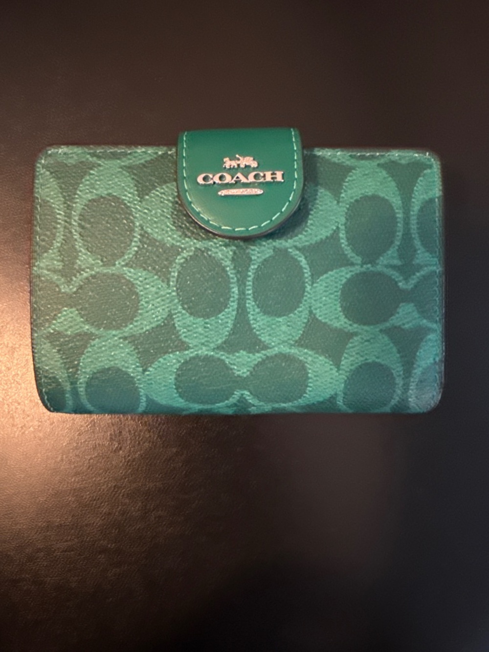 COACH Medium Corner Zip Wallet w/o tags